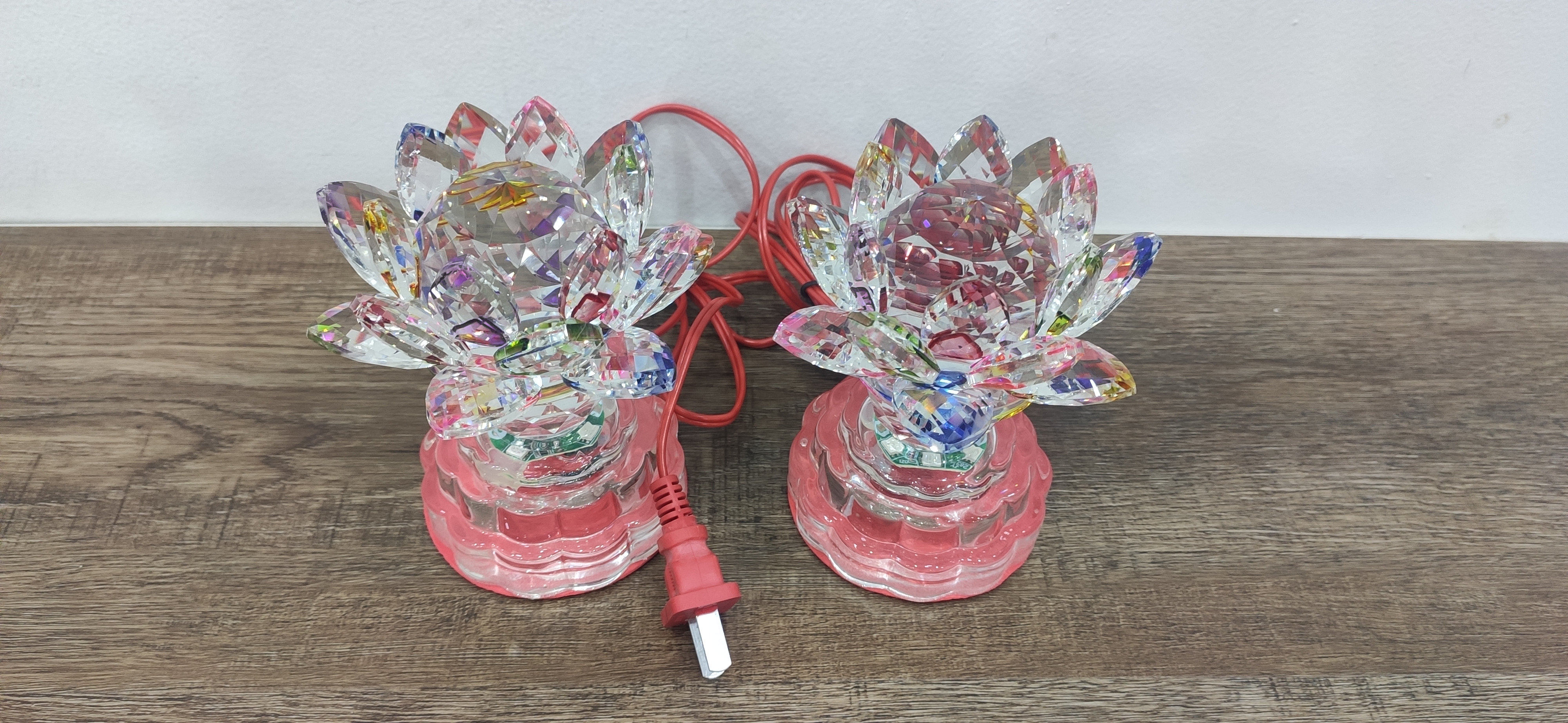 Bộ 2 chiếc đèn thờ hoa sen pha lê đổi màu, cắm điện - 501 - D8/11 x H12 cm