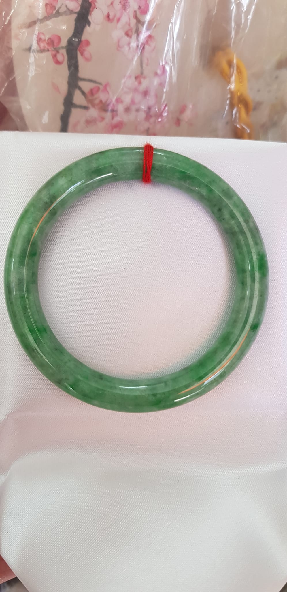 Vòng Cẩm Thạch tự nhiên sịn Đậu Lý I Sao 52mm x chột 8,2mm cao cấp sịn đẹp màu xanh đậu lý bông đều đẹp bóng nữ 52kg - 56kg đeo rất đẹp sang tay món quà tặng Mẹ , người thân ý nghĩa ạ