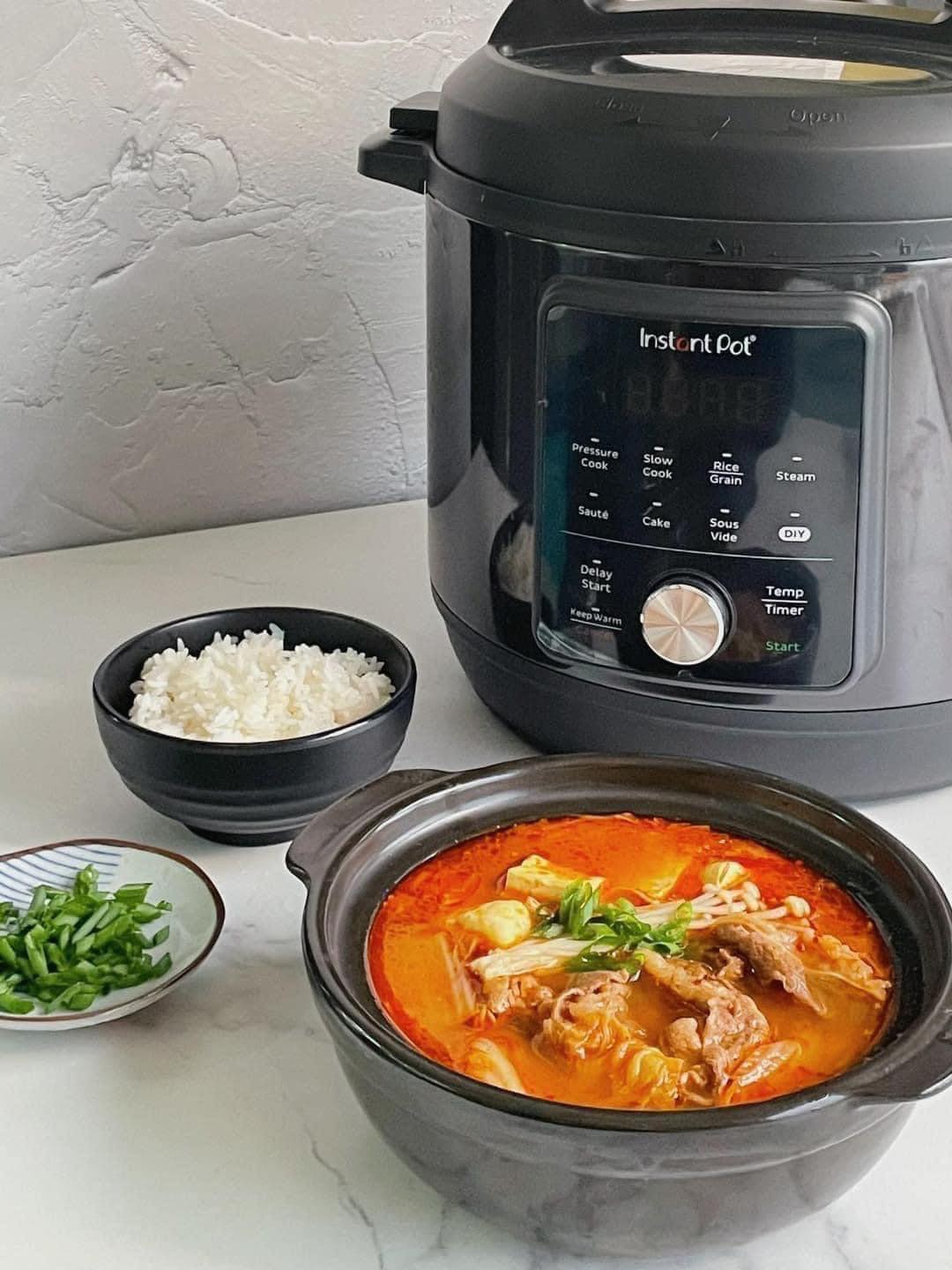 Nồi áp suất điện đa năng Instant Pot 9 in 1 Essential Black Edition 60 dung tích 5,7 lit Hàng chính hãng