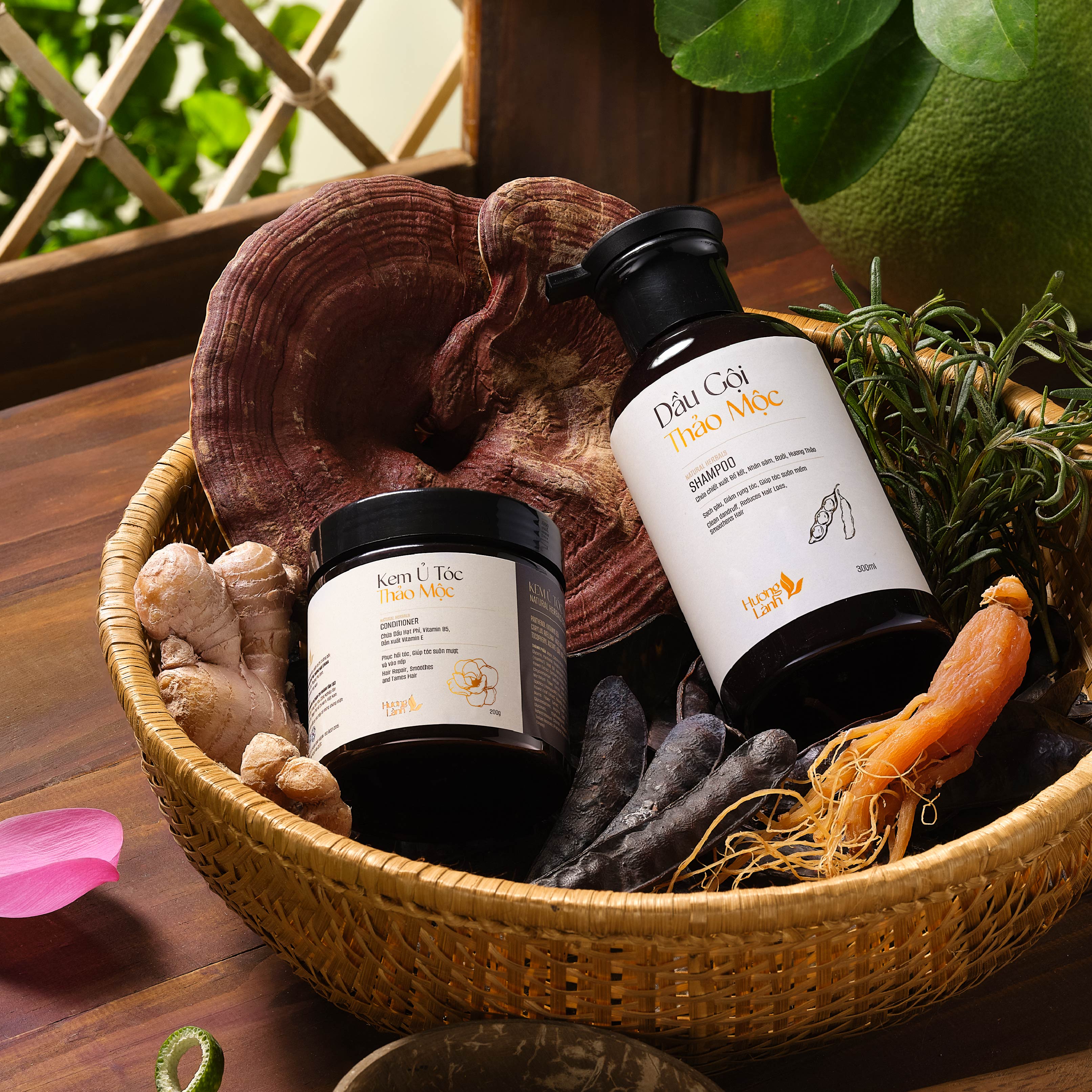 COMBO 3 sản phẩm DẦU GỘI thảo mộc + KEM Ủ TÓC thảo mộc + TINH CHẤT BƯỞI THẢO MỘC HƯƠNG LÀNH hỗ trợ mọc tóc, giảm gãy rụng hiệu quả, giúp tóc suôn mượt tự nhiên, nuôi dưỡng da đầu