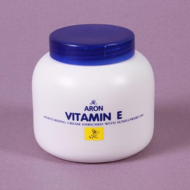 Kem Dưỡng Ẩm VITAMIN E Thái Lan