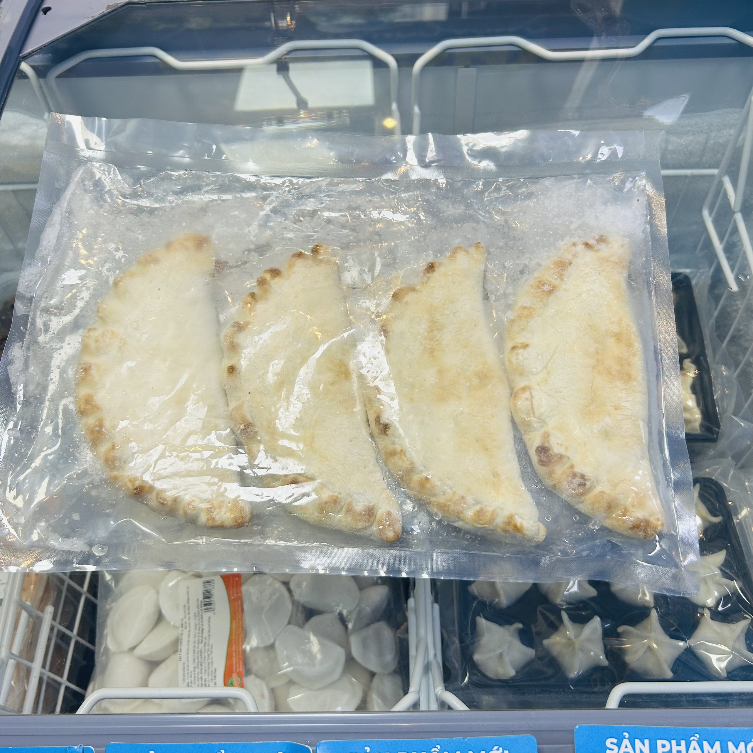 Calzone Pizza gập nhân phô mai cà chua 400gr