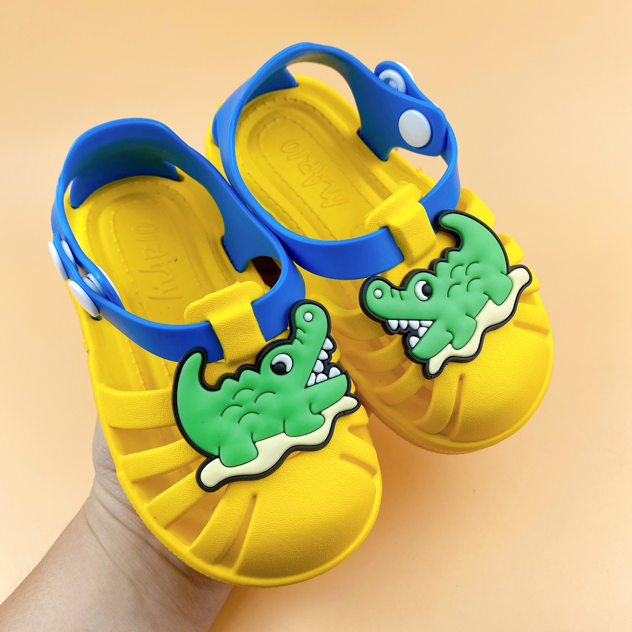 Dép quai hậu cho bé, sandal Mario 3905 siêu nhẹ đế chống trơn trượt