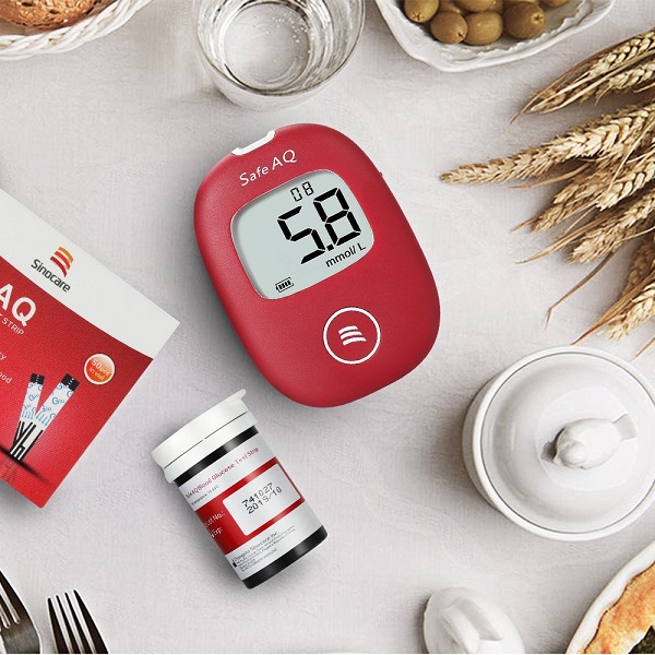 Bộ máy đo đường huyết Sinocare Safe AQ tặng 1 hộp 50 que thử đường huyết và hộp 50 kim chích máu