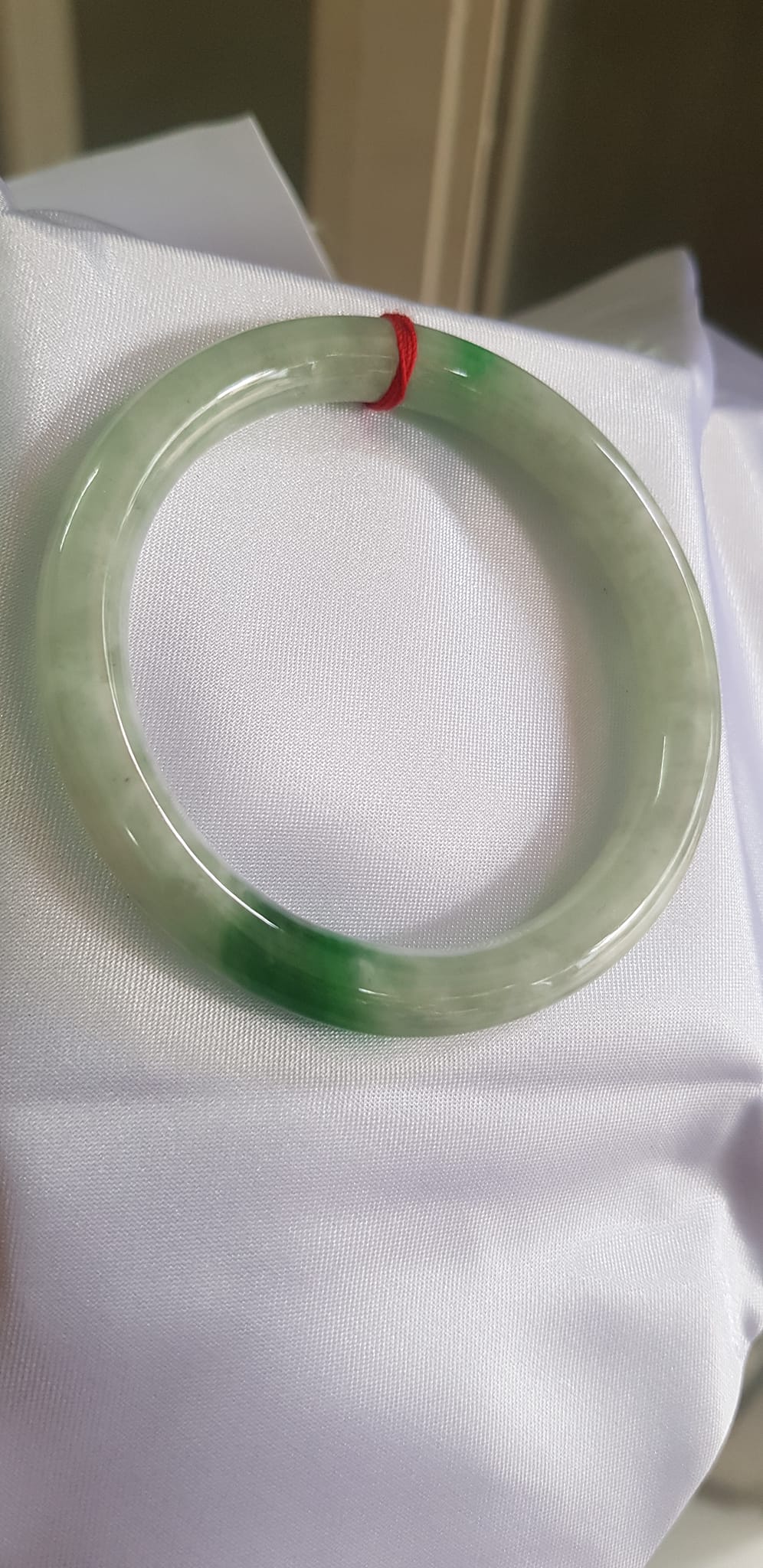 Vòng Cẩm Thạch tự nhiên mới Đậu AS Sao 52mm x cọng 7mm màu trắng bông đậu điểm lý 1 góc đẹp Nữ 50kg - 56kg đeo ạ