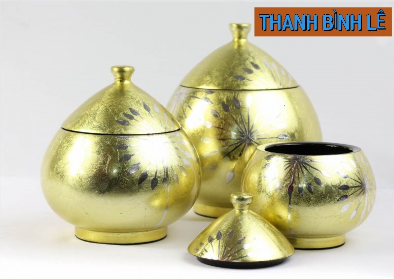 Hủ mận sơn mài họa tiết phong phú
