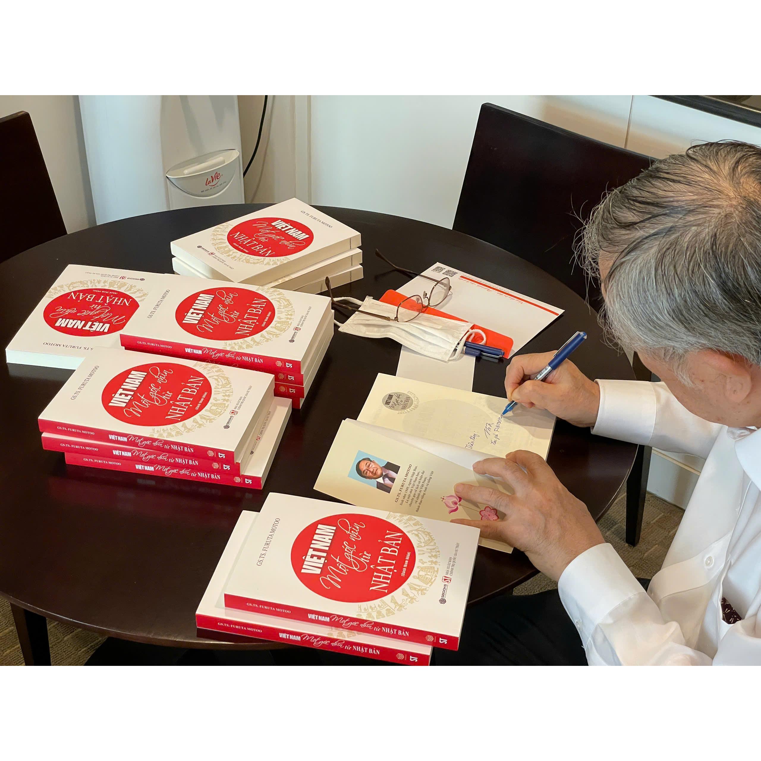 Sách - Việt Nam Một Góc Nhìn Từ Nhật Bản - SBOOKS