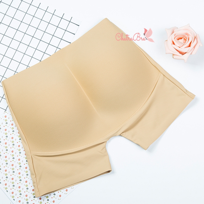 Quần đùi mặc váy su trơn độn mông tạo dáng quyến rũ