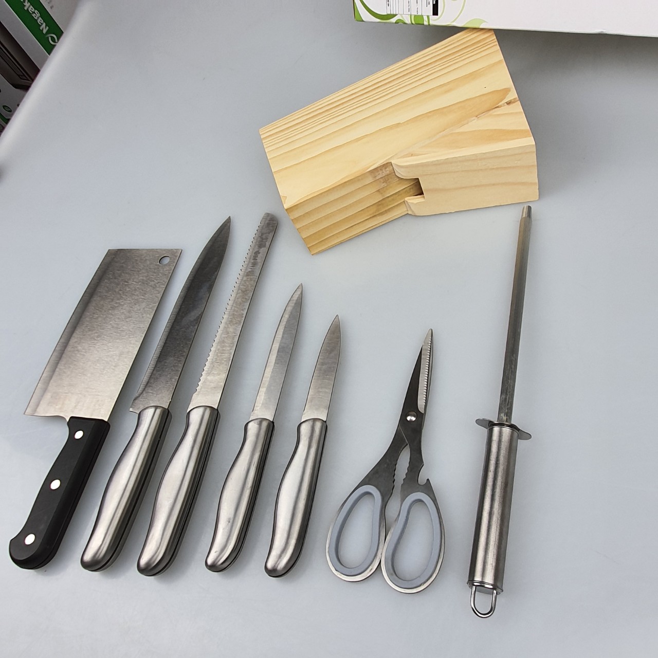 Bộ dao nhà bếp 8 món gồm khay đựng, dao inox cao cấp, hỉnh ảnh thực tế