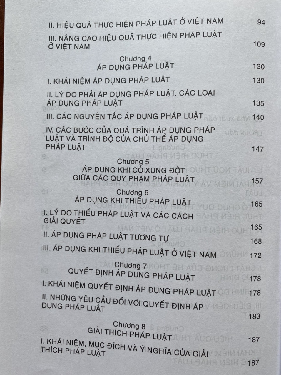 Thực hiện,áp dụng và giải thích pháp luật ở Việt Nam