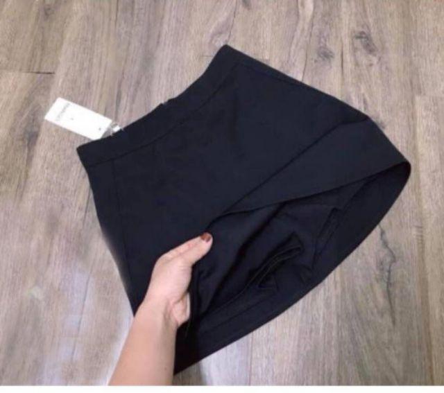 Chân váy chữ A có 2 size xl . L có 2 màu đen xanh đen