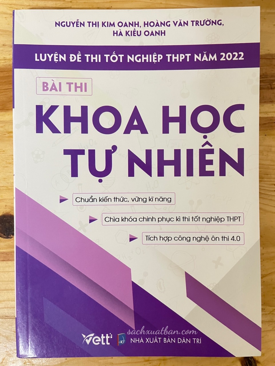 Sách Luyện Đề Thi Tốt Nghiệp THPT Năm 2022 Bài Thi Khoa Học Tự Nhiên