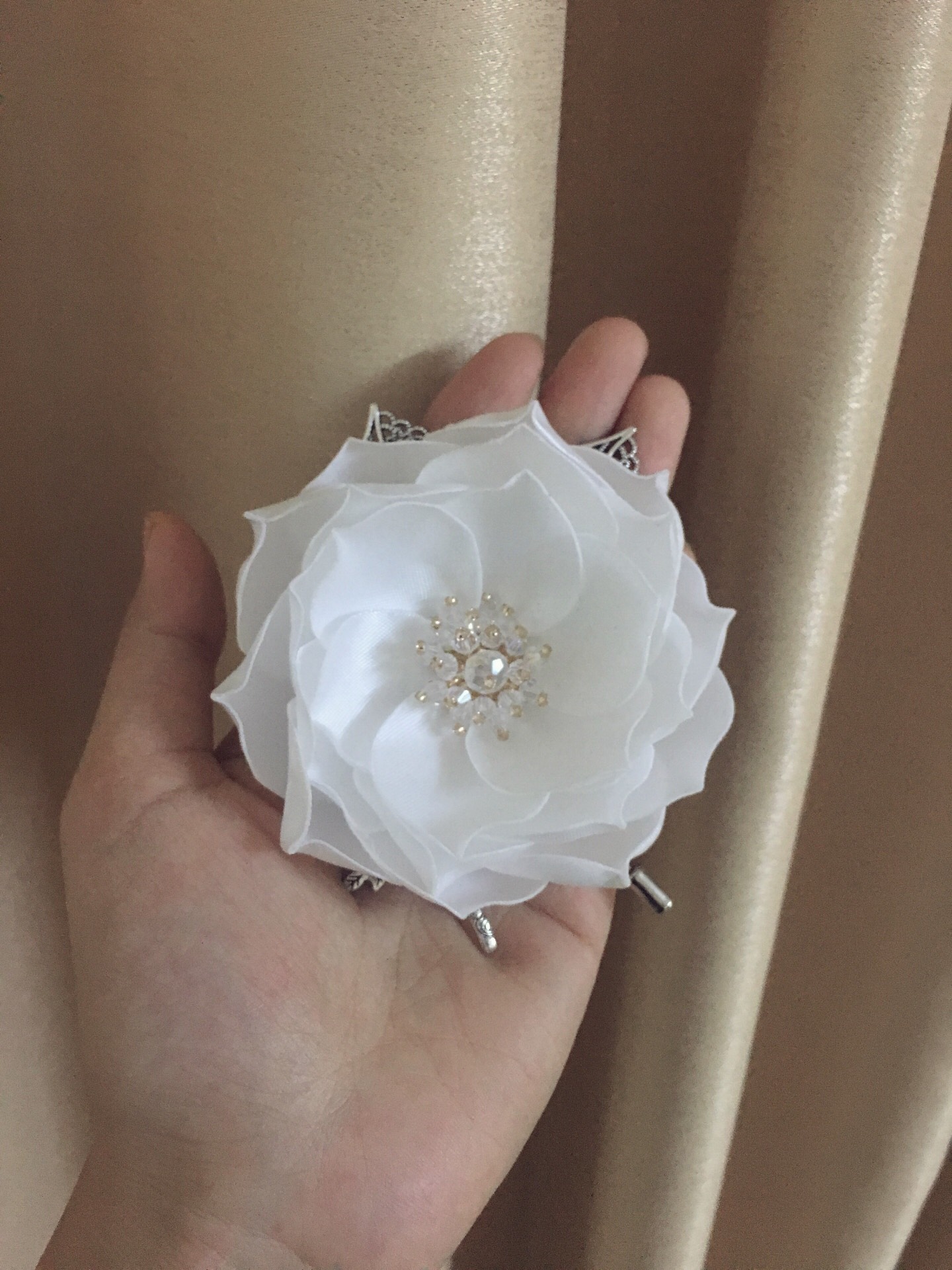 Hoa cài áo Handmade Vải Lụa Hoa hồng Princess - Màu trắng