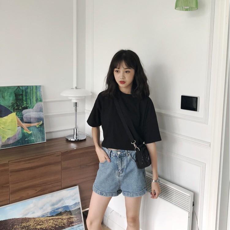 Áo thun croptop form rộng tay ngắn màu trắng / đen CRA001