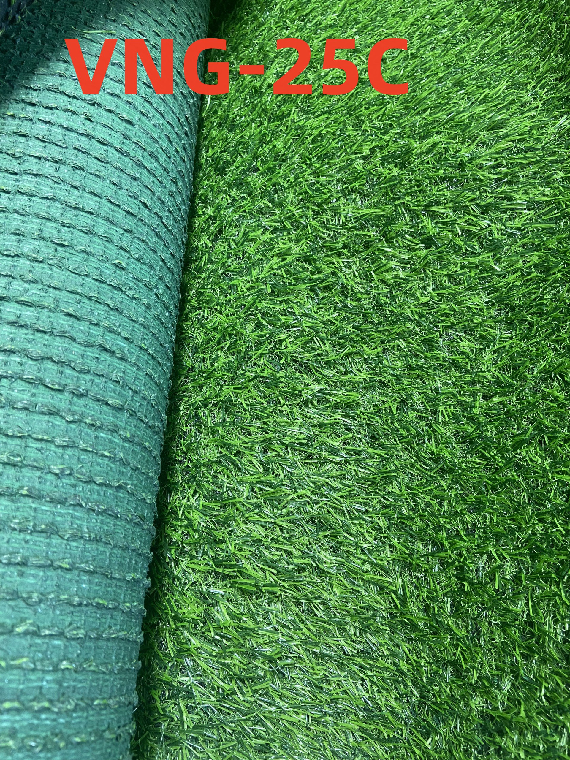Cỏ nhân tạo cao 2.5cm, đế tốt chịu nước, sử dụng ngoài trời, sợi cỏ chống tia UV, bền màu - VNG-25C/ 15m2