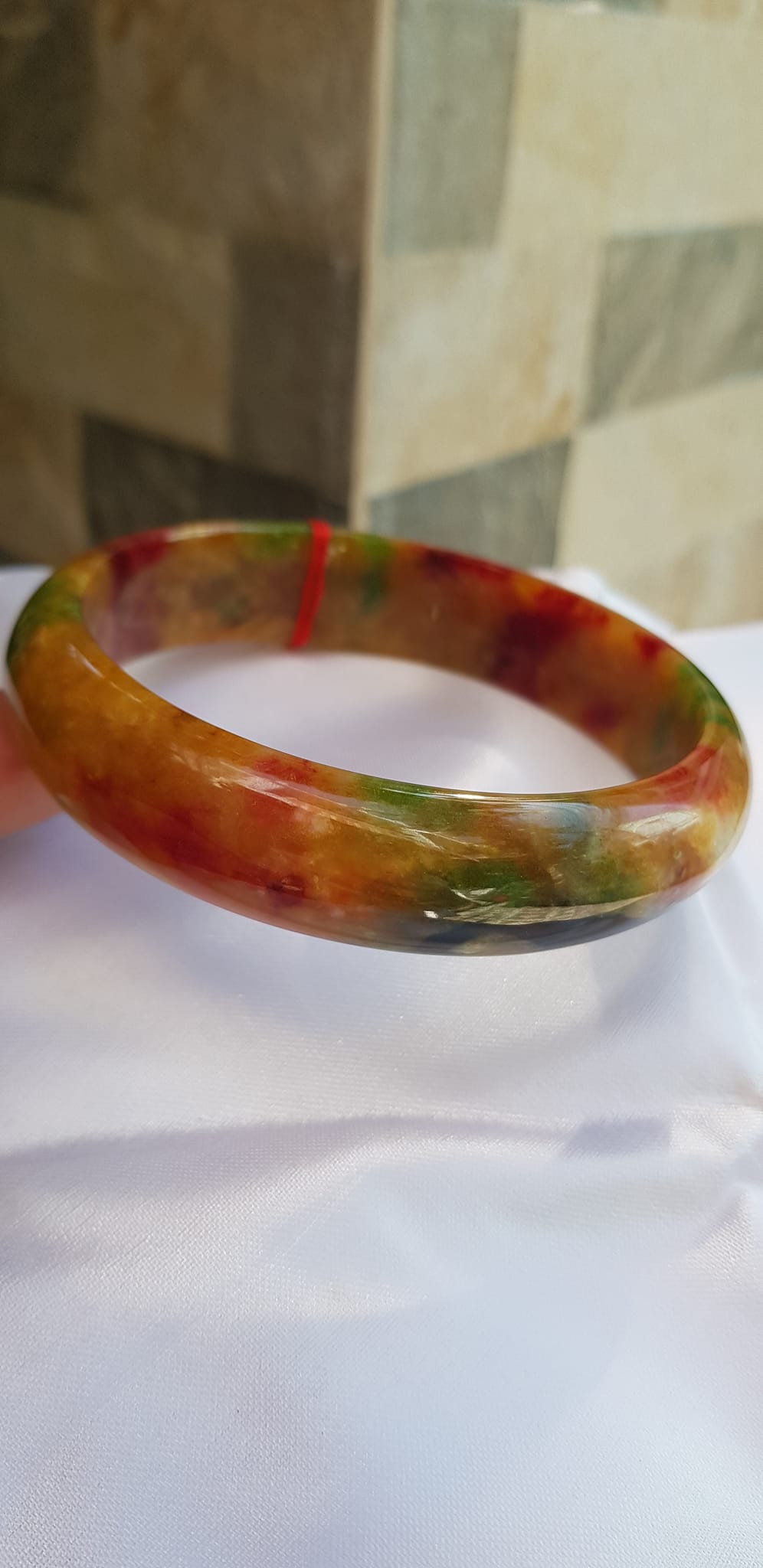 Vòng đeo tay Nam Cẩm Thạch Bản Hẹ Tứ Quý Ni 67mm X cao 16mm x dầy 7mm Màu tứ quý đỏ vàng xanh bóng đẹp Nam tay to 78kg - 90kg đeo đẹp tươi may mắn ạ
