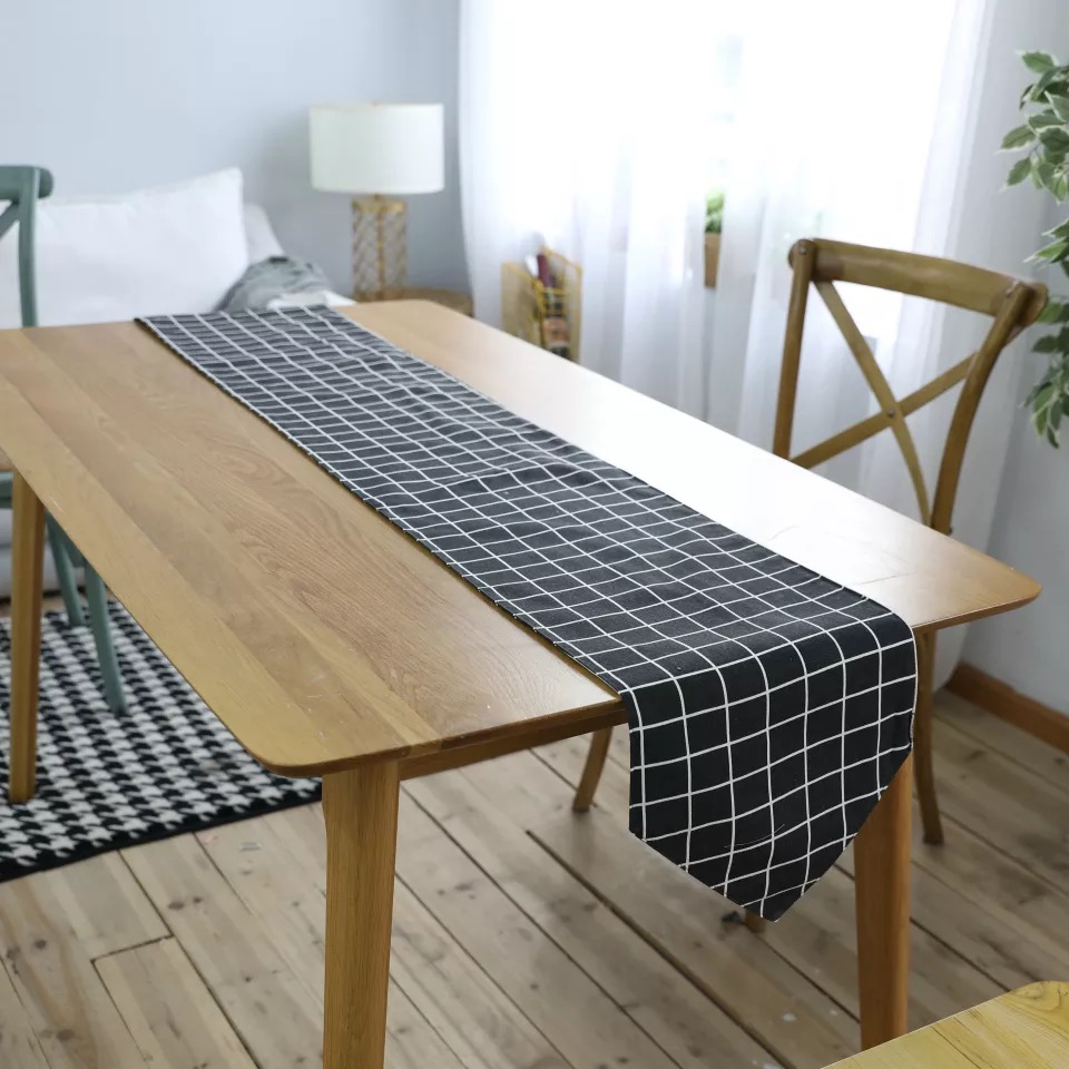 Khăn trải bàn table runner vải bố - Họa tiết Caro đen - mẫu A02