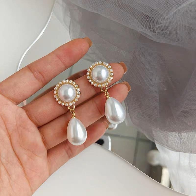 Hoa tai đính hạt cổ điển - Arora boutique