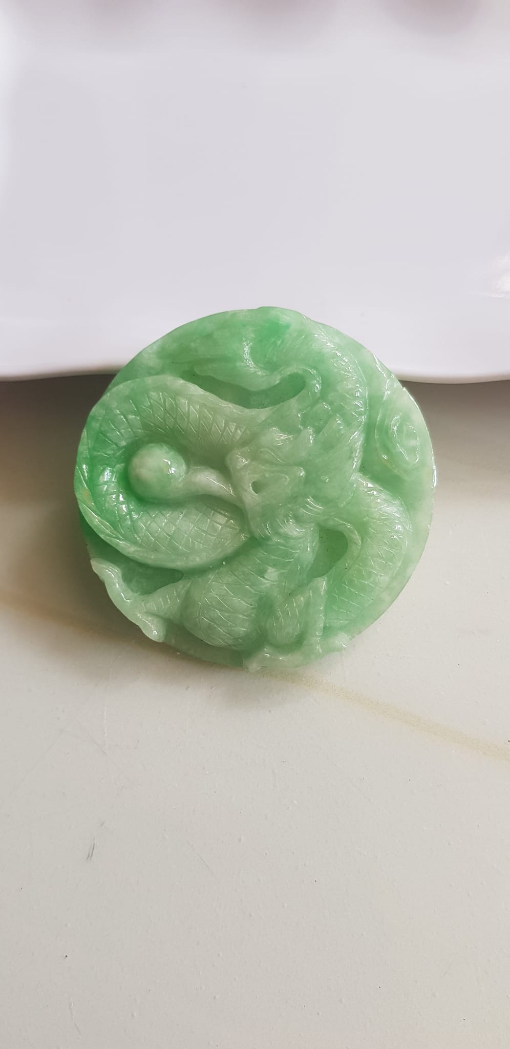 Mặt dây chuyền Nam to trạm rồng lượn nổi nhả ngọc đá ngọc cẩm thạch tự nhiên Size tròn to đường kính 53mm x dầy 6mm Màu xanh Ngọc Tươi bóng đẹp lắm luôn nam bọc vàng đeo với dây chuyền của mình thiệt đẹp lắm luôn nha ạ