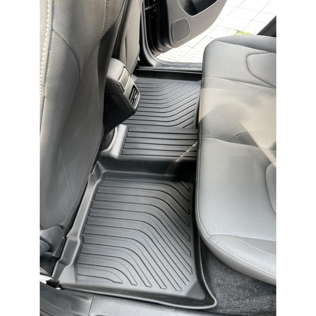 Thảm lót sàn cho xe Vinfast E34 thương hiệu DCSMAT, chất liệu TPE cao cấp