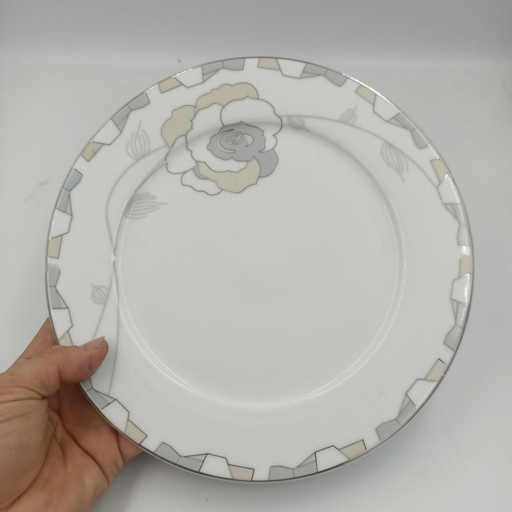 Đĩa Sứ Long Phương Hoa Hồng Đen Kích Thước 23 CM Cao Cấp