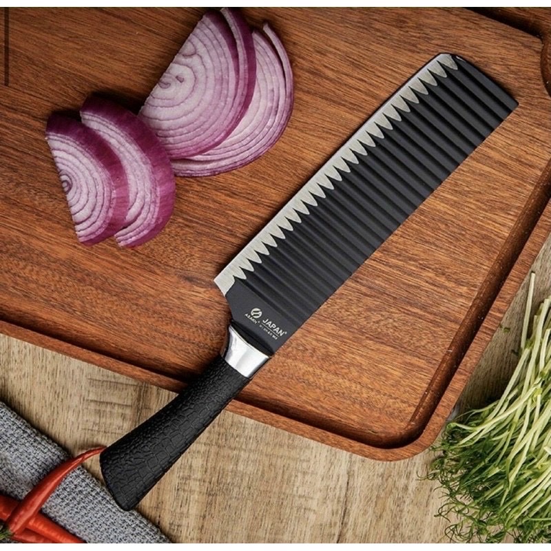 Dao bếp Nhật thiết kế gợn sóng giảm tiếp xúc với thực phẩm , chống dính ,không rỉ , sắc bén cán dao bọc cao su êm ái chống trơn trượt khi cầm