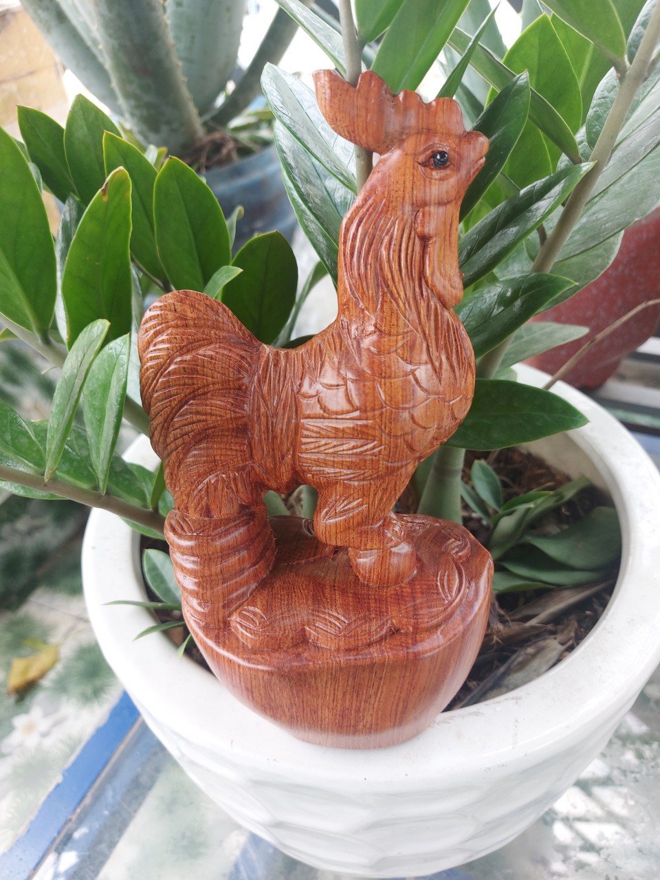 Tượng con gà gỗ hương nguyên khối cao 20cm