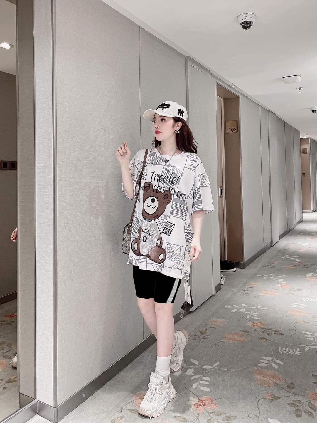 Đồ bộ thun ngố viền kim tuyến in 3d hình gấu (2 màu đen, trắng)