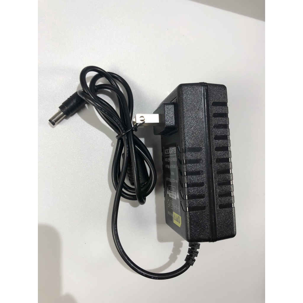 Đèn Pha Năng Lượng Xách Tay 100W-200W-300W Siêu Sáng