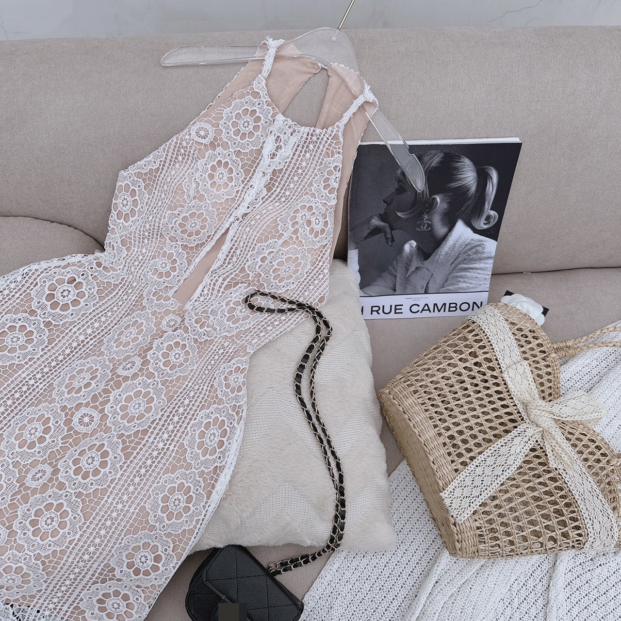 ĐẦM REN DÀI DÂY CỔ YẾM SUÔNG TRƠN ÔM BODY MIDI XẺ TÀ SAU SÁT NÁCH TRẮNG ĐI TIỆC DẠO PHỐ ĐI CHƠI