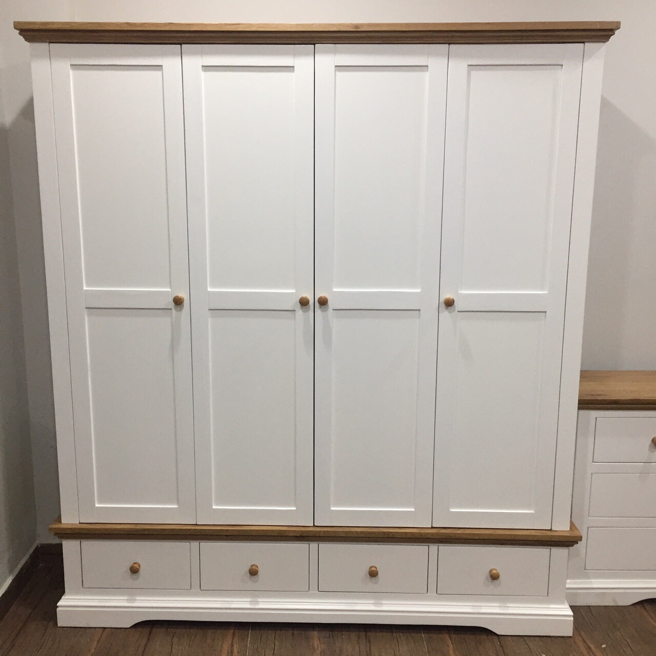 Tủ quần áo gỗ sồi 4 cánh Victoria 2m x 2m