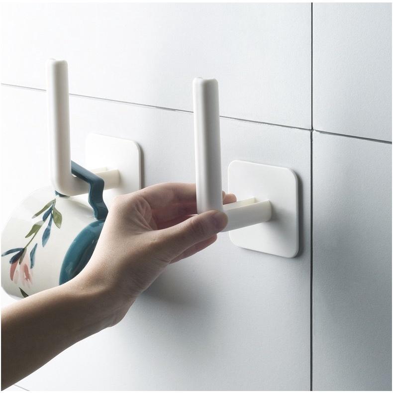 Giá Nhựa Treo Cuộn Giấy Vệ Sinh Cao Cấp, Tiện Lợi Cho Phòng Tắm - Nhà Bếp, Móc Dán Tường Đa Năng. Taky Home 4070