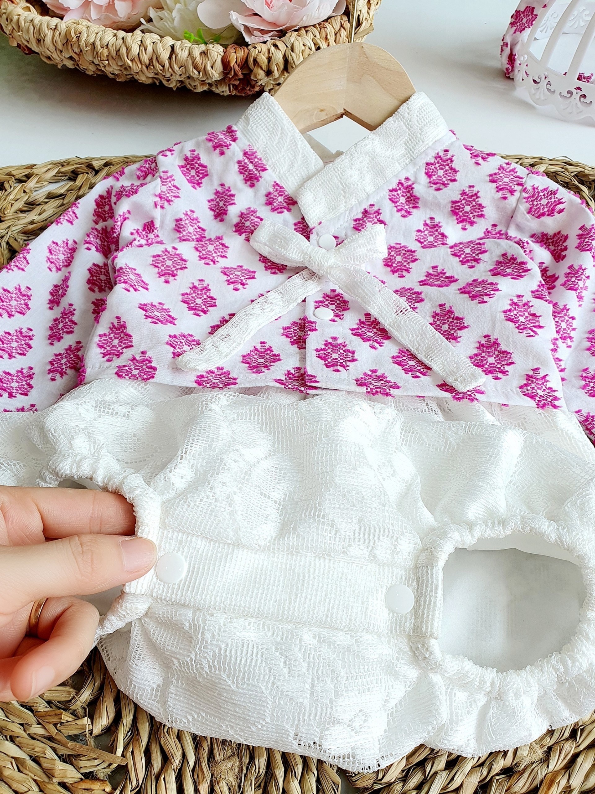 Body Hanbok Đỏ 3 Chi Tiết Chất Tằm Ướt Và Đũi Cara Cho Bé Gái 3 Đến 12kg
