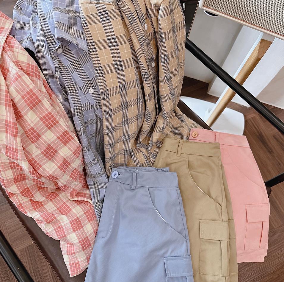 SET ÁO SƠ MI CARO RỘNG + ÁO CROPTOP THUN PASTEL + CHÂN VÁY NGẮN LƯNG CAO TÚI HỘP SUÔNG TRƠN DẠO PHỐ CÔNG SỞ DỰ TIỆC