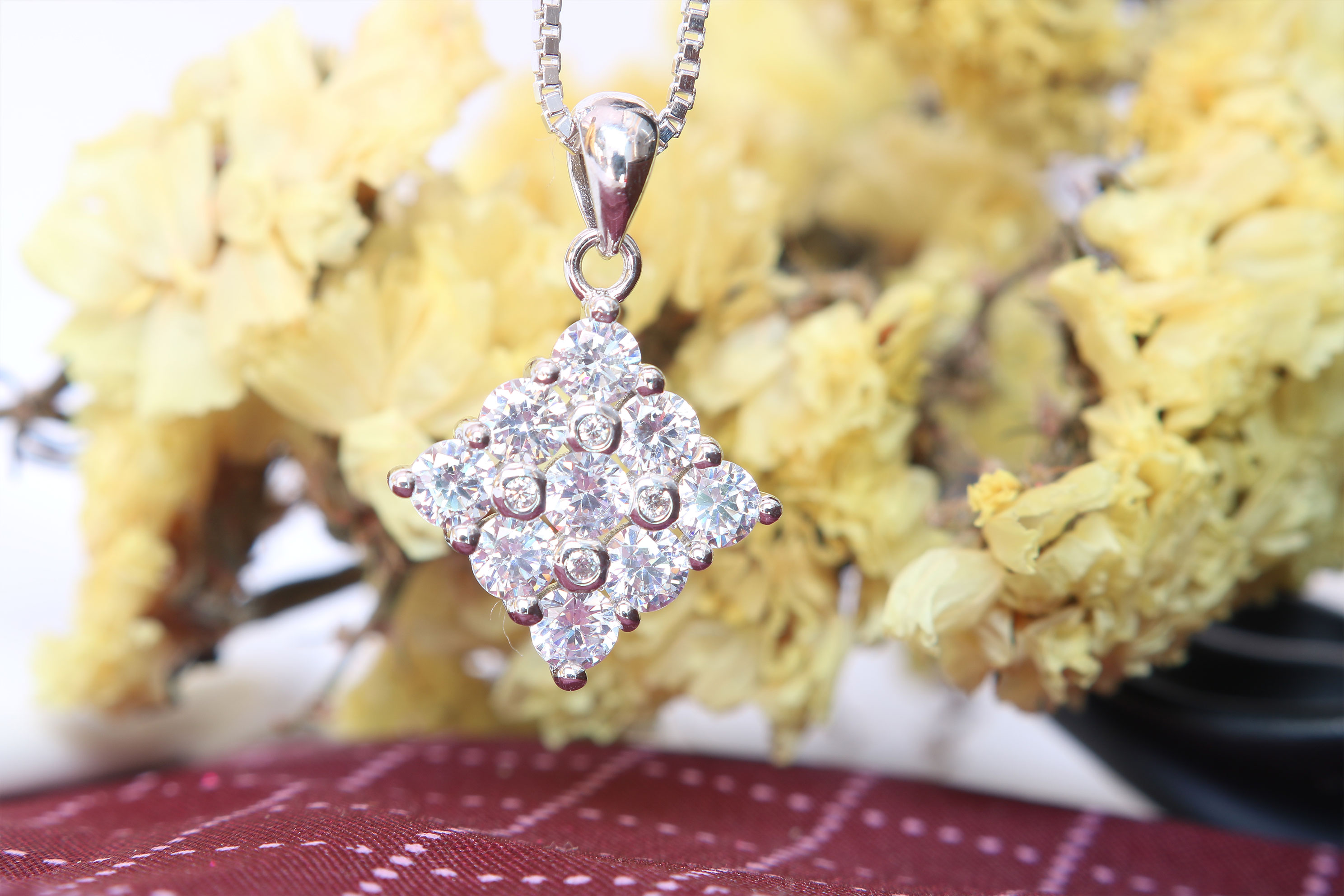 Mặt dây chuyền bạc nữ Square Diamond