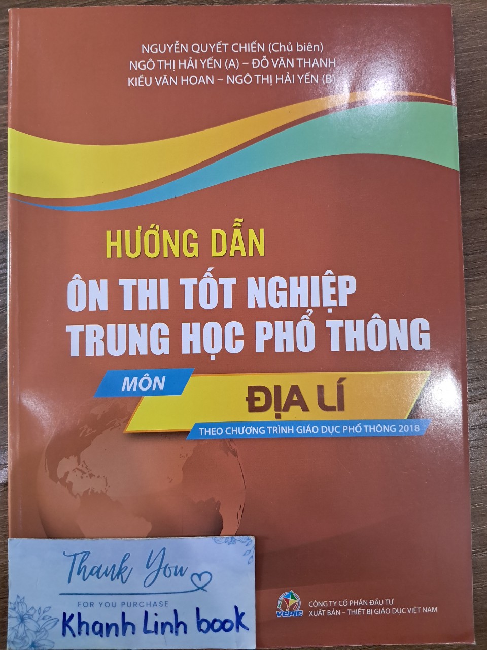 Sách - Hướng dẫn ôn thi tốt nghiệp trung học phổ thông môn Địa Lí (theo chương trình GDPT 2018)