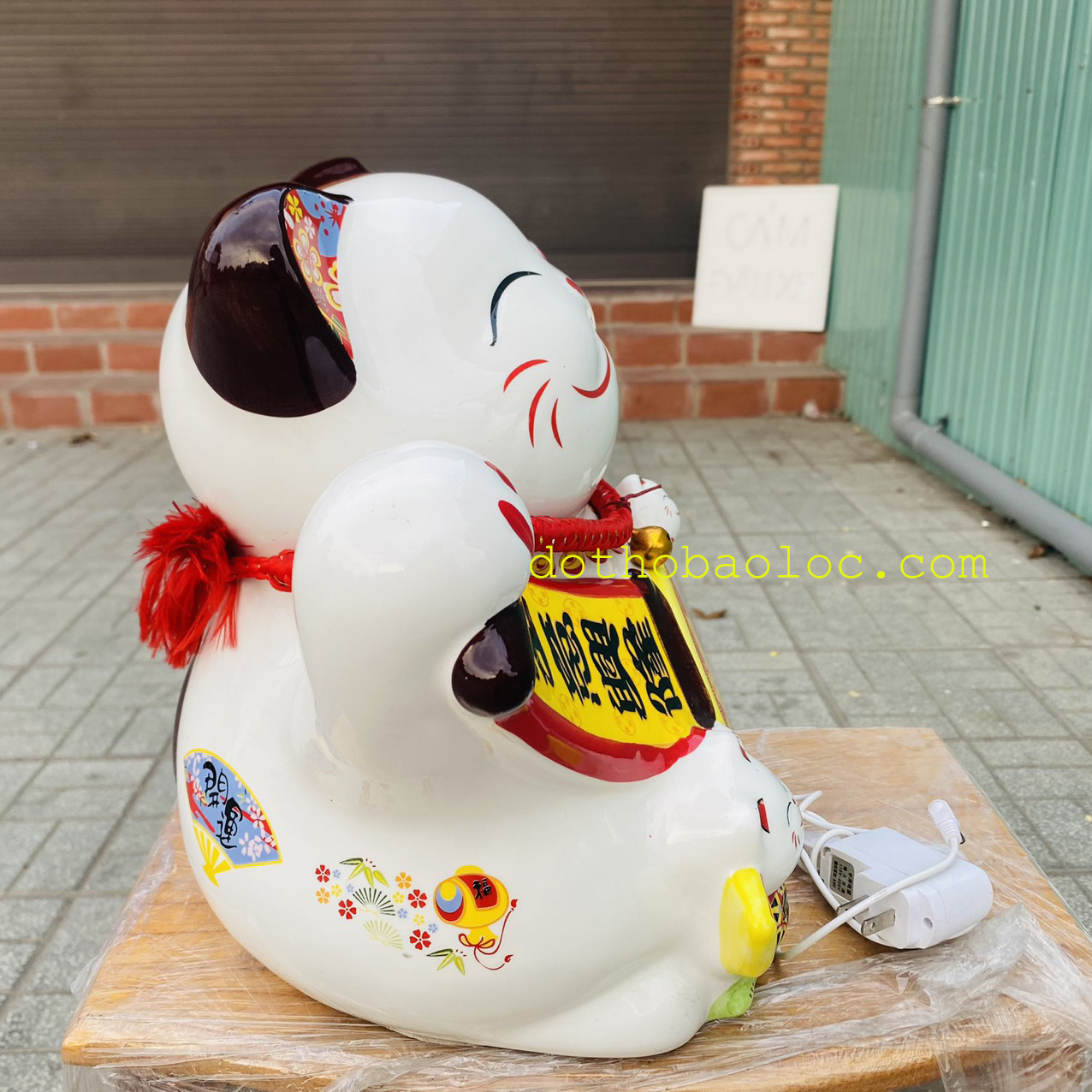 Mèo Thần Tài vẫy tay bằng gốm sứ cao cấp mang lại tài lộc cho gia chủ cao 30cm