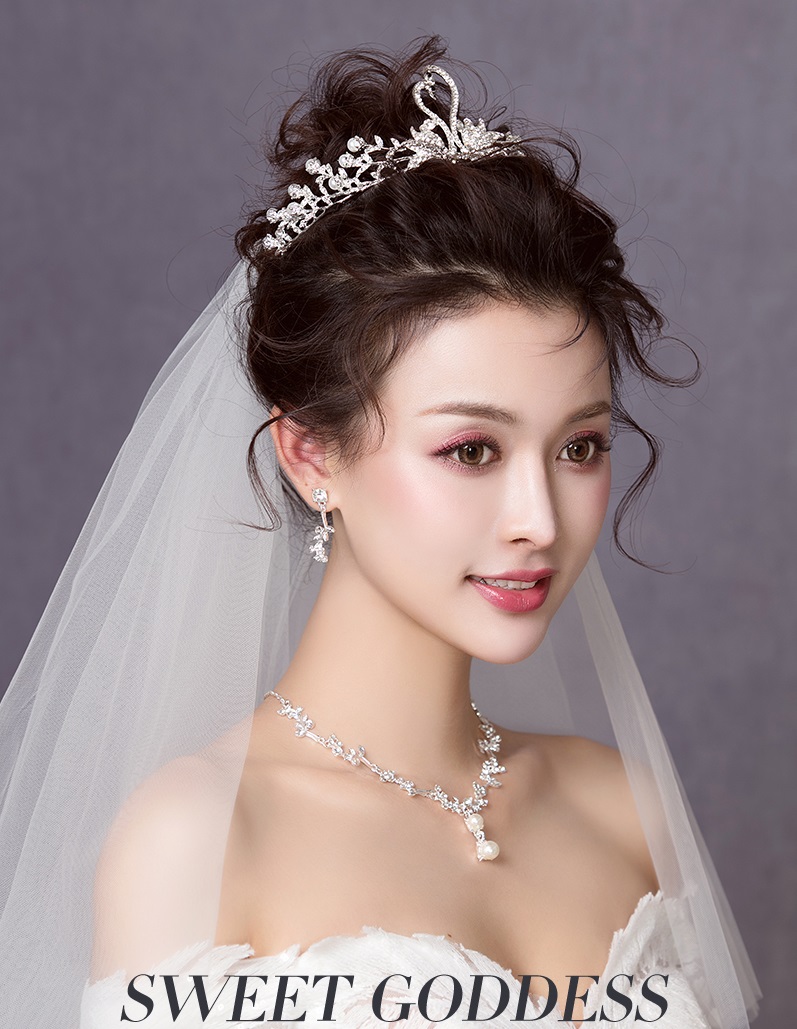 Vương Miện Mỹ Ký Thời Trang Phong Cách 120 Số 16, Trang Trí Hình Thiên Nga Cách Điệu Nghệ Thuật, Đính Đá Và Hạt Trai Trang Sức Màu Trắng Tinh Khôi, Chất Liệu Khung hợp kim Không Gỉ, Phủ Nhũ Bạc Hoặc