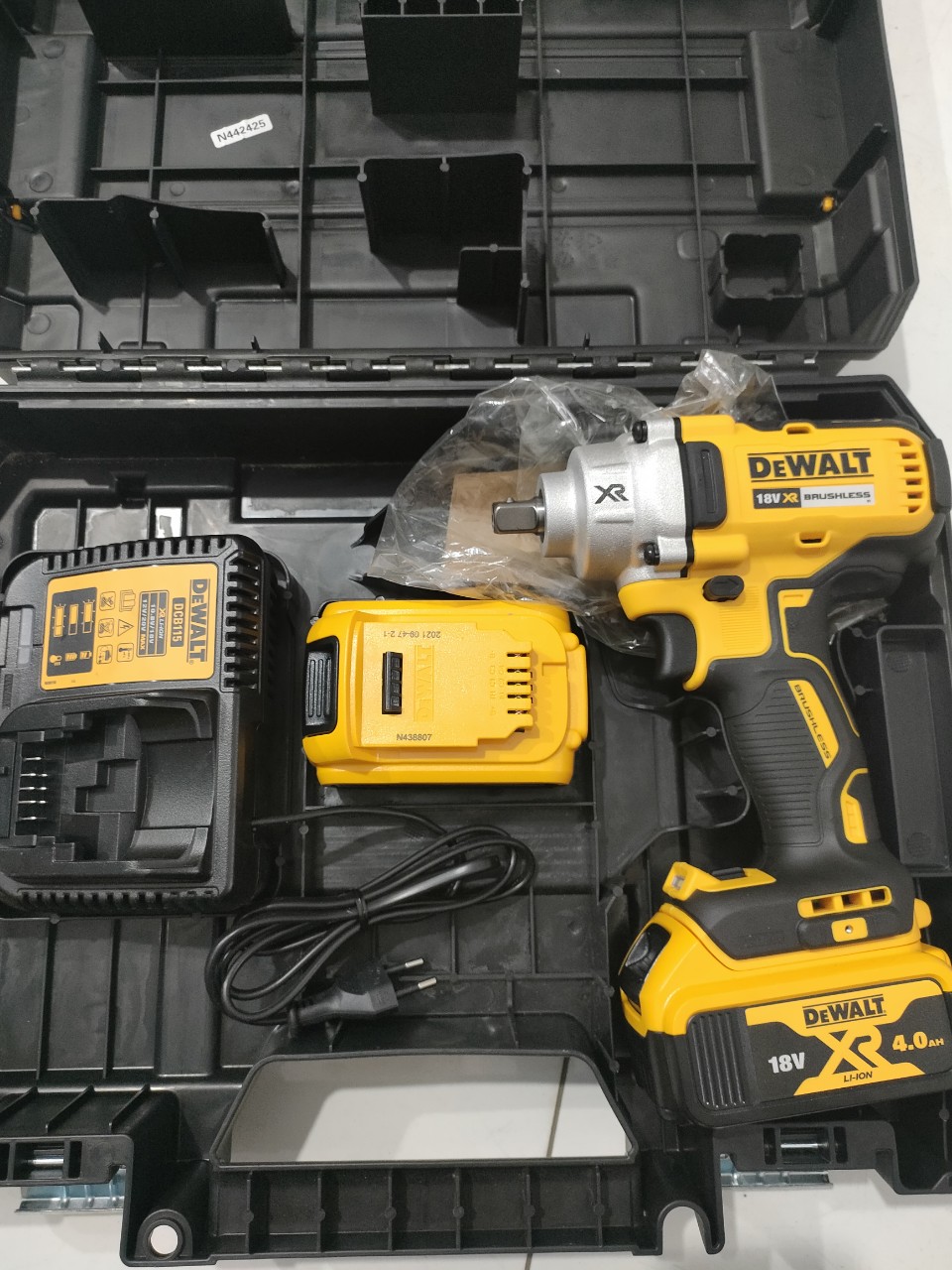 CHÍNH HÃNG - Máy vặn bulong dùng pin 18V Dewalt DCF894M2 ( máy, 2 pin 4ah, sạc , valy)