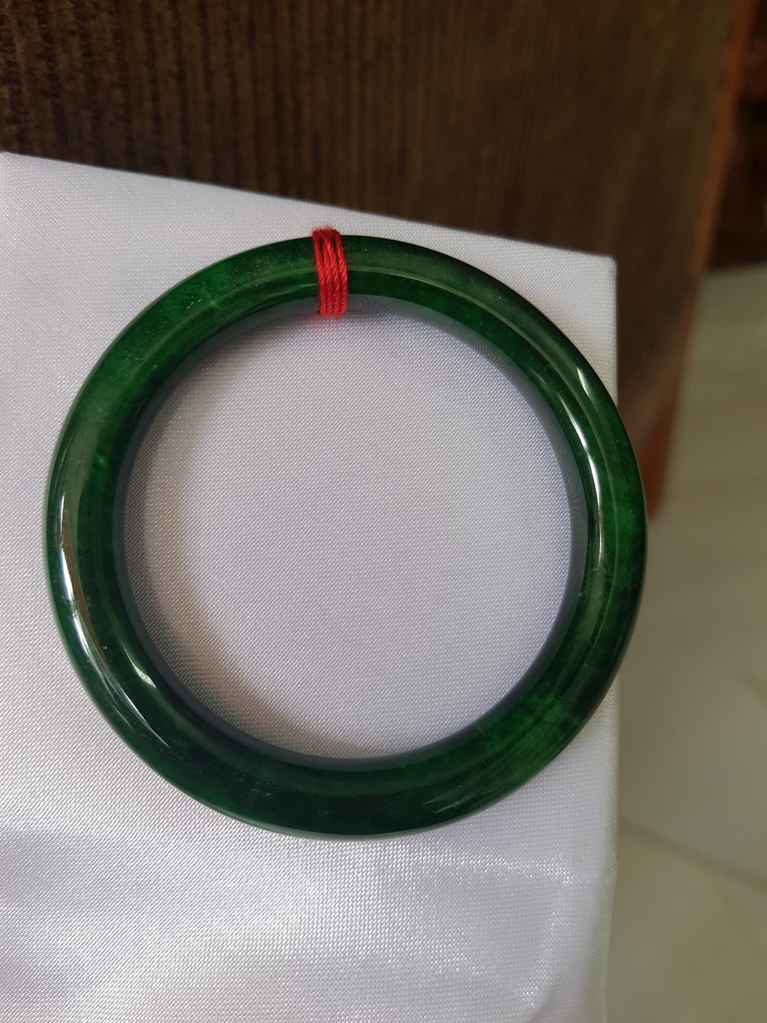 Vòng tay đá cẩm thạch Sơn Thủy size 48mm x cọng 8mm   Màu Xanh Đậm bóng nữ 40kg-48kg đeo   Hợp nữ mệnh Thủy mệnh Mộc ạ