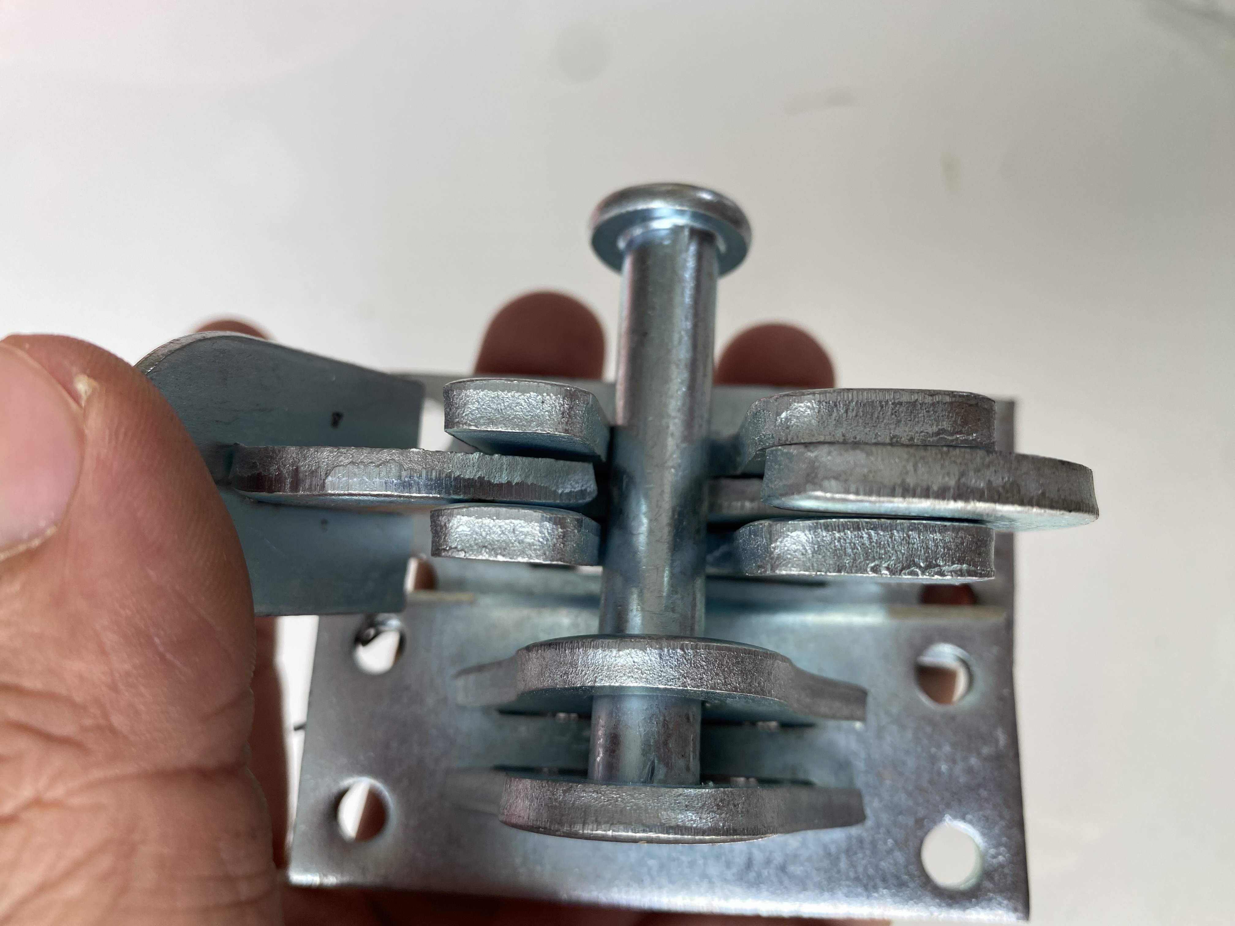 Chốt cổng tự động tự cài thông minh