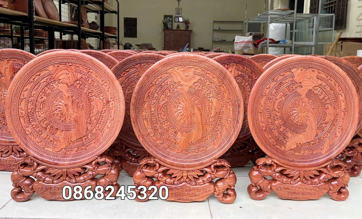 Đĩa khắc trống đồng đông sơn phong thủy trang trí phòng khách kt 40×3.5cm + chân đế cao 10cm=tổng cao 51cm