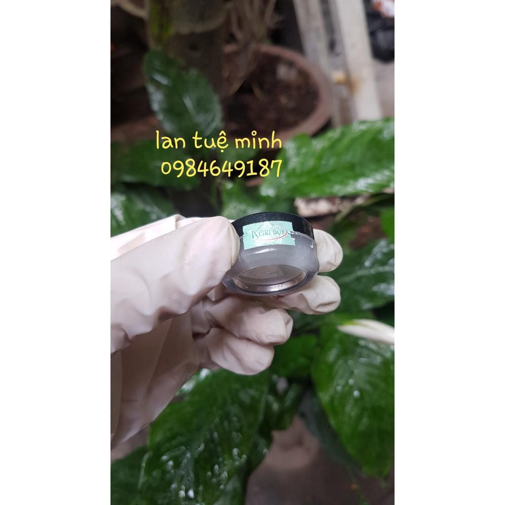 Kích kie duy dạng sáp để bôi kích kie thân thòng kể cả mắt đã ra hoa nhưng cuống hoa còn tươi