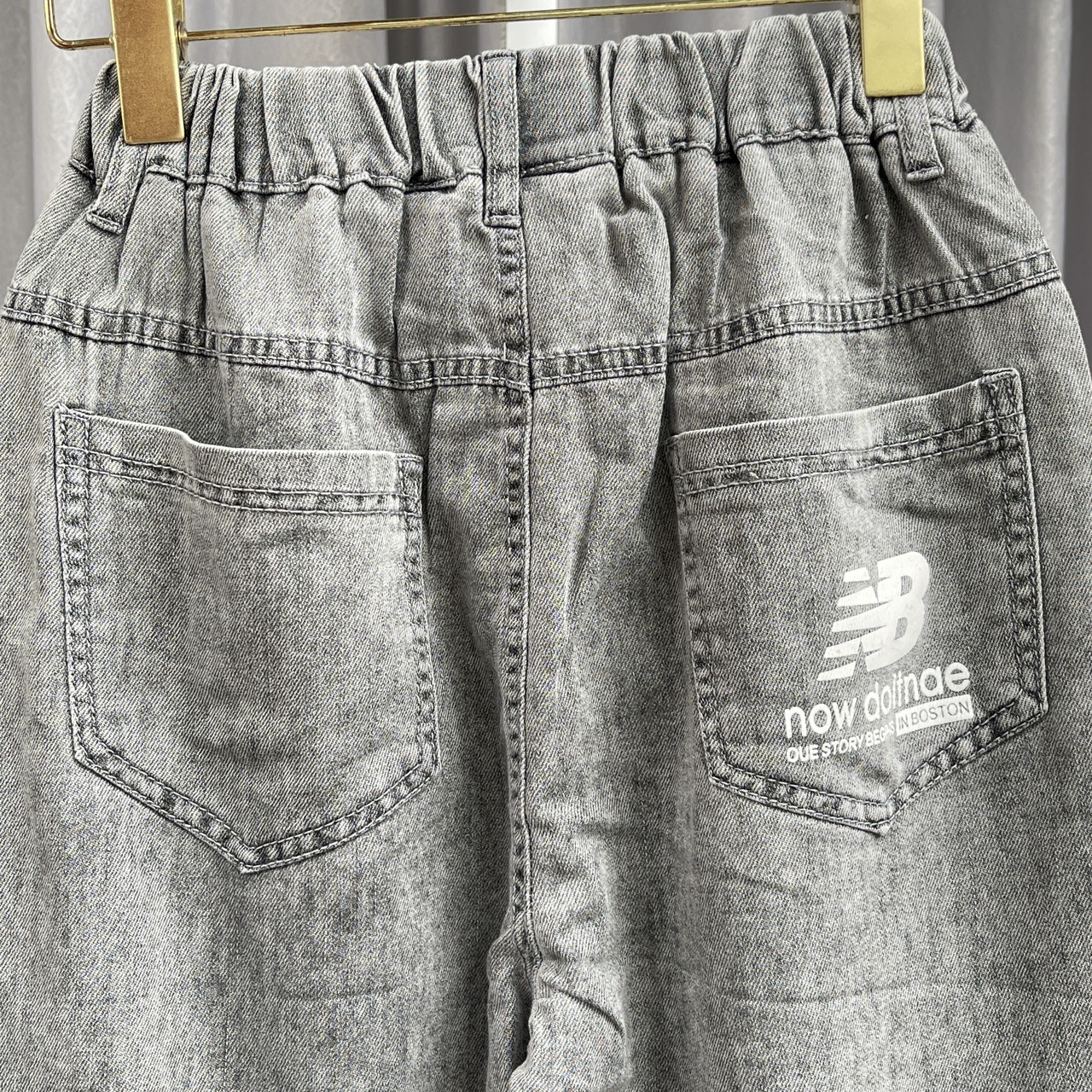 Quần bò bé trai lửng size đại, Quần jean trẻ em 10-16 tuổi in chữ NB vải mềm mại khỏe khắn thời trang