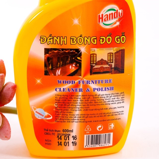 Combo 2 chai Xịt làm sạch và đánh bóng đồ gỗ 600ml bao bì chai đen và vàng ( Giao ngẫu nhiên bao bì)
