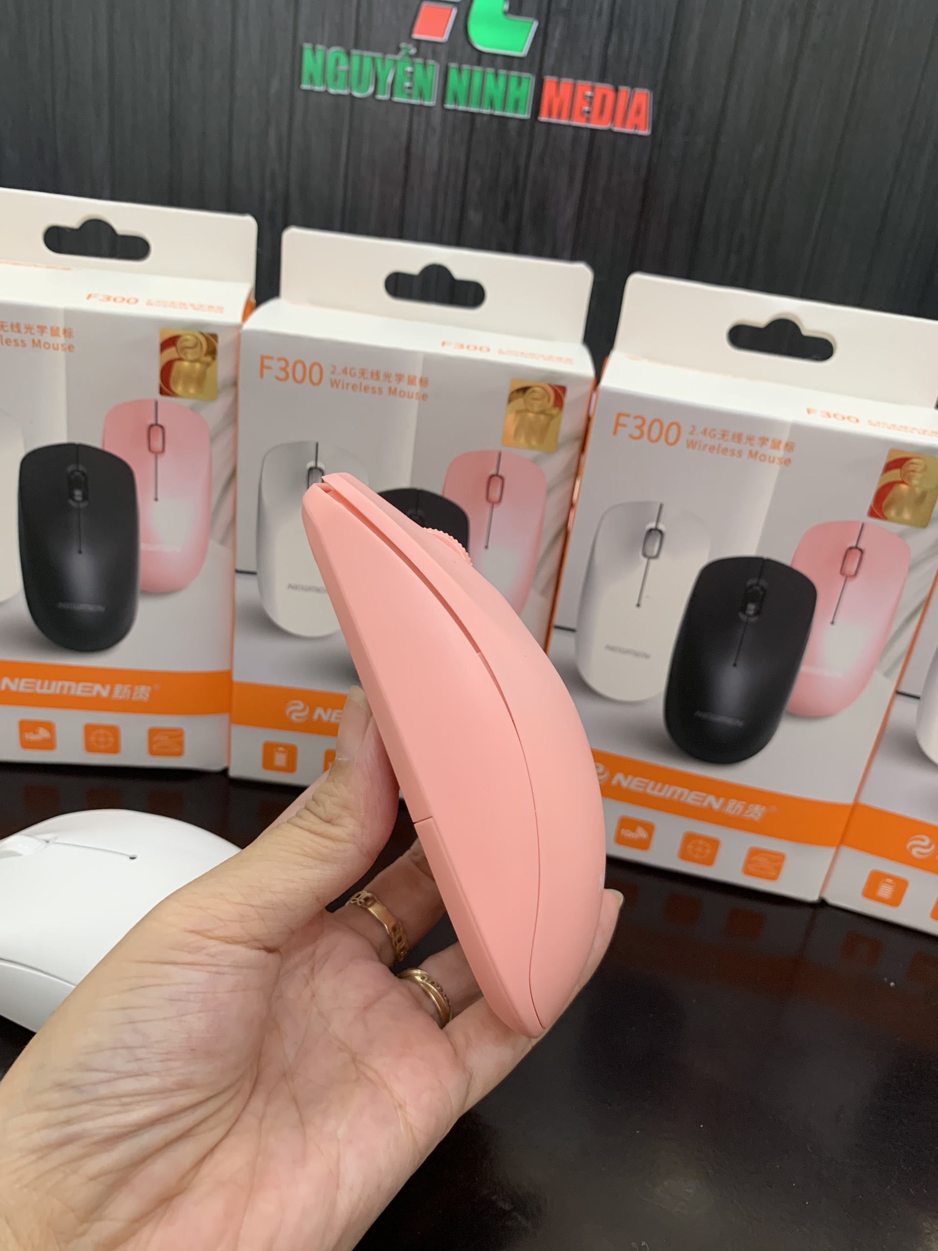 Chuột Không Dây Newmen F300 Pink ( Màu Hồng) Kèm Lót Chuột Hình Thỏ - Hàng Chính Hãng