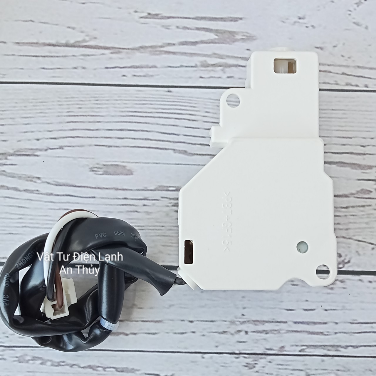 Công tắc khóa cửa máy giặt TOSHIBA cửa trên D980 3 chân 220V RF DLS-15-4E