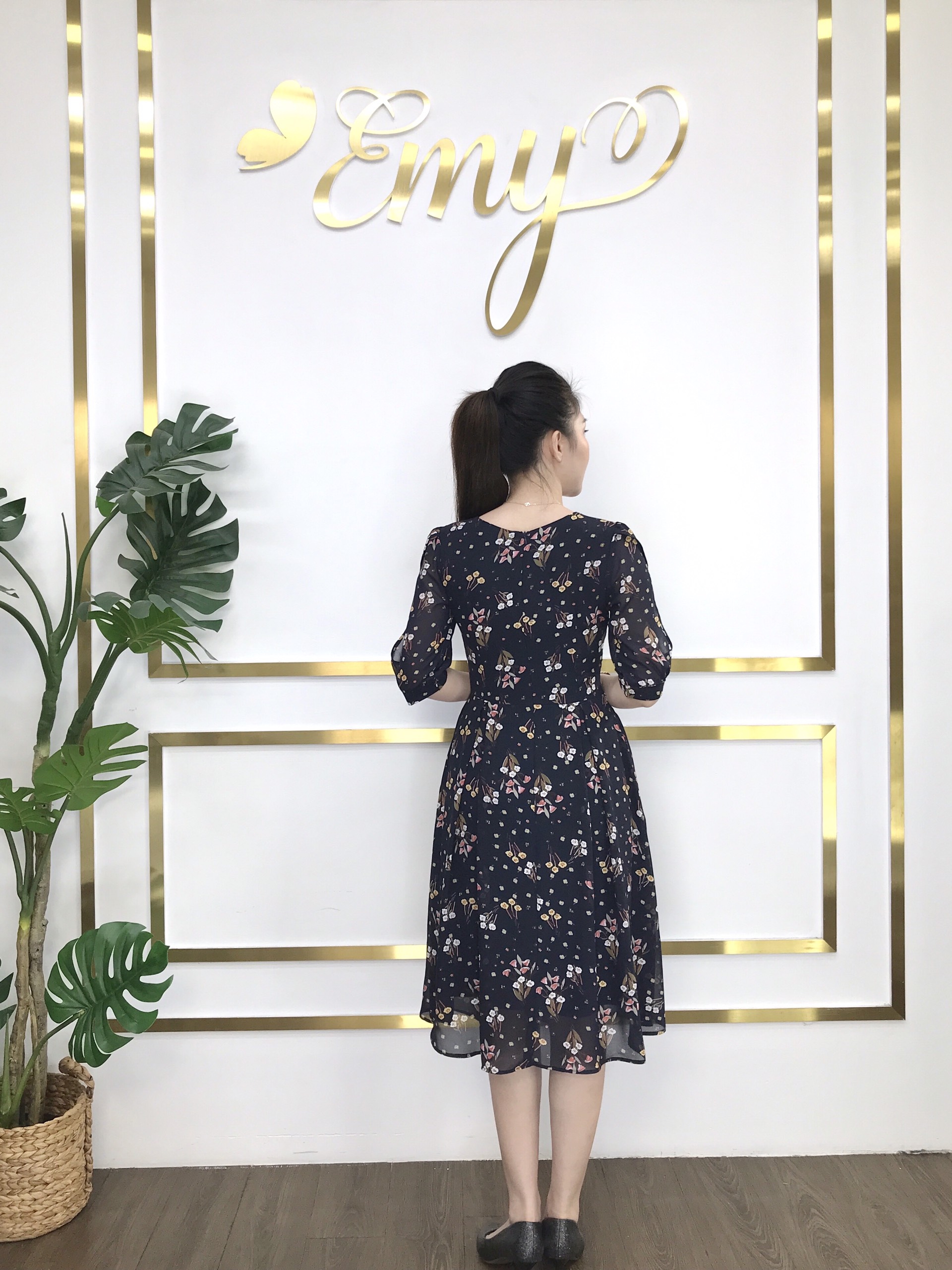Đầm xòe EM5200 Nữ Trung Niên Cổ Tròn Tay Xẻ Xanh Đen Hoa Nhí - Váy EMY