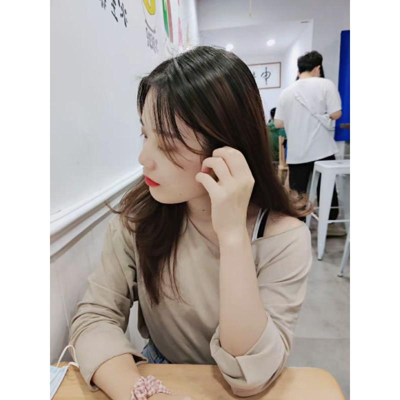 Áo len mỏng trễ vai