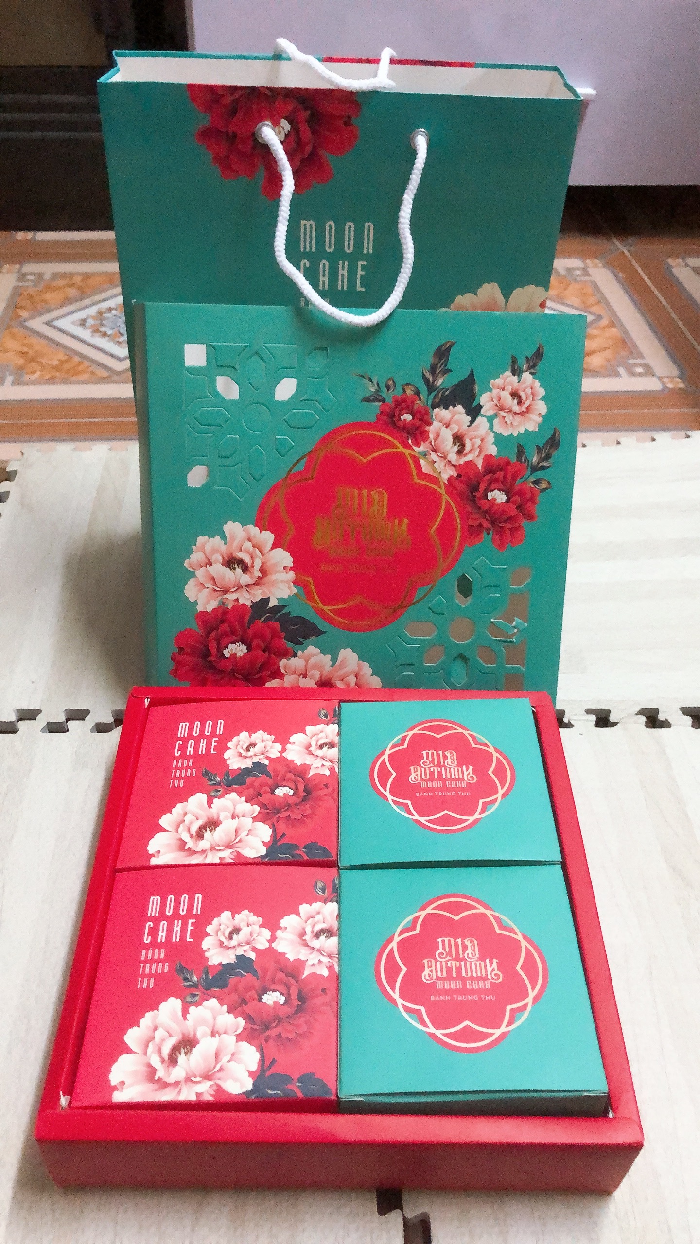 Hộp Bánh Trung Thu/kèm 4 hộp giấy
